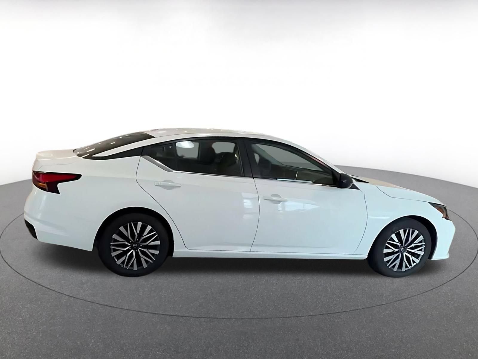 Used 2026 Nissan Altima 2.5 SV FWD image 14