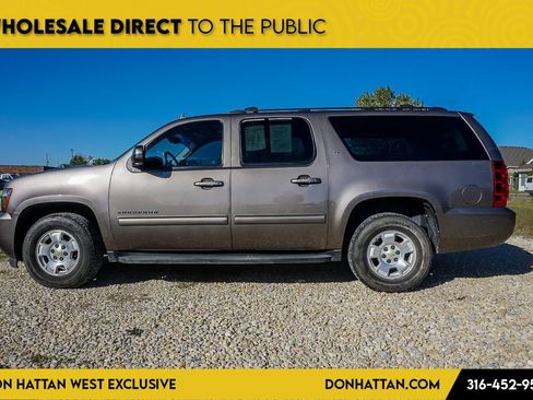 Used 2011 Chevrolet Suburban LT image 2
