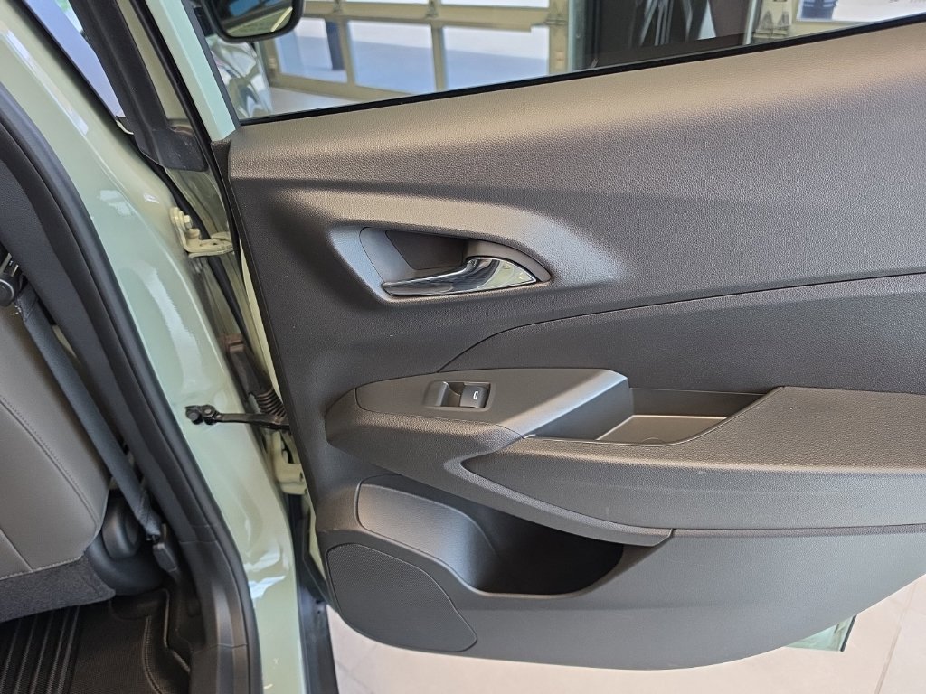 Used 2025 Chevrolet Trax ACTIV FWD image 46