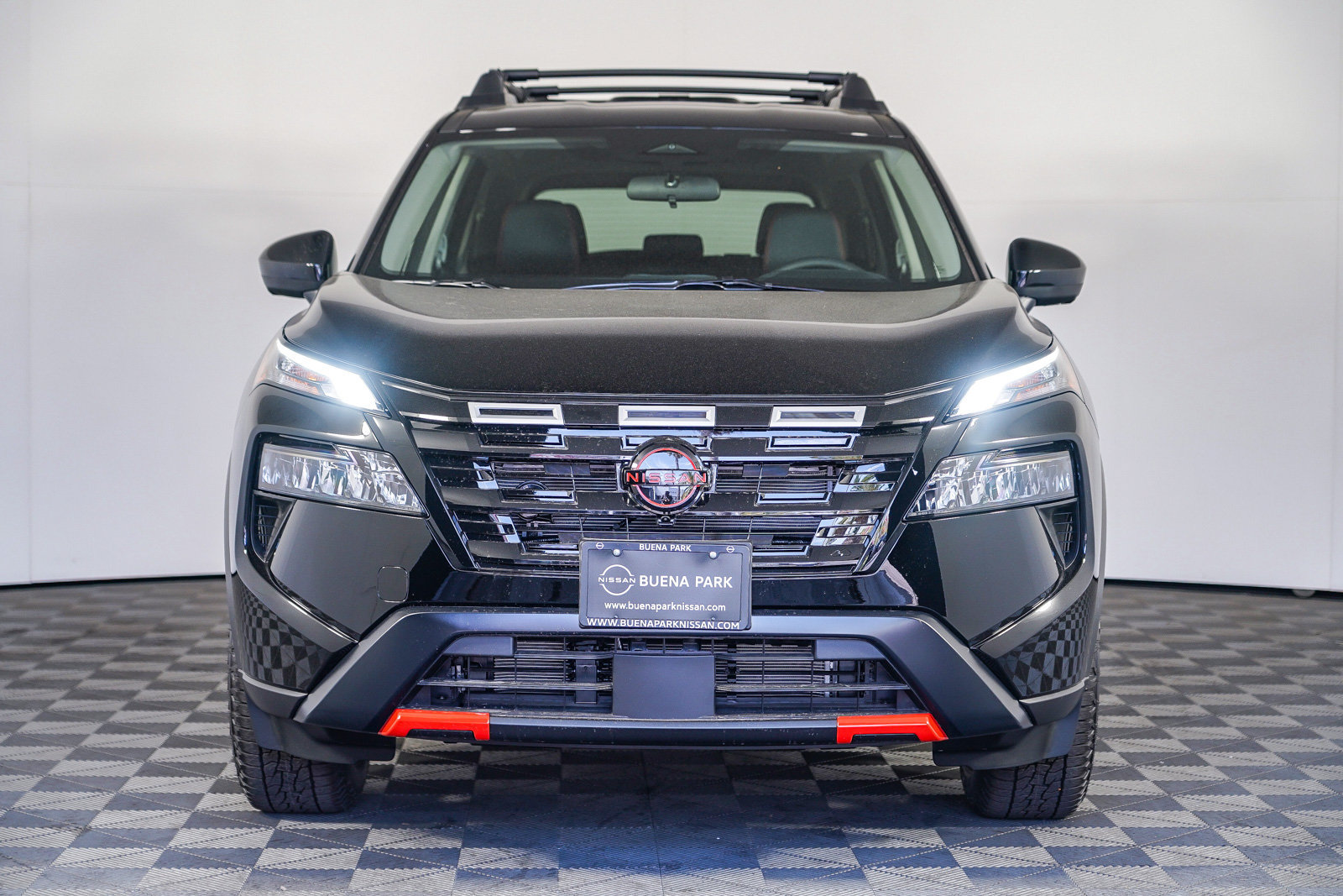 Used 2025 Nissan Rogue SV AWD/4WD image 2