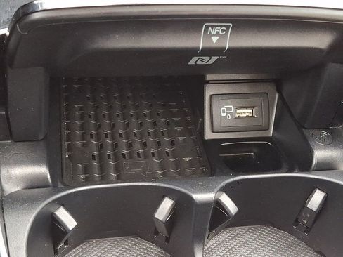 Used 2017 Mercedes-Benz E 300 4MATIC image 25