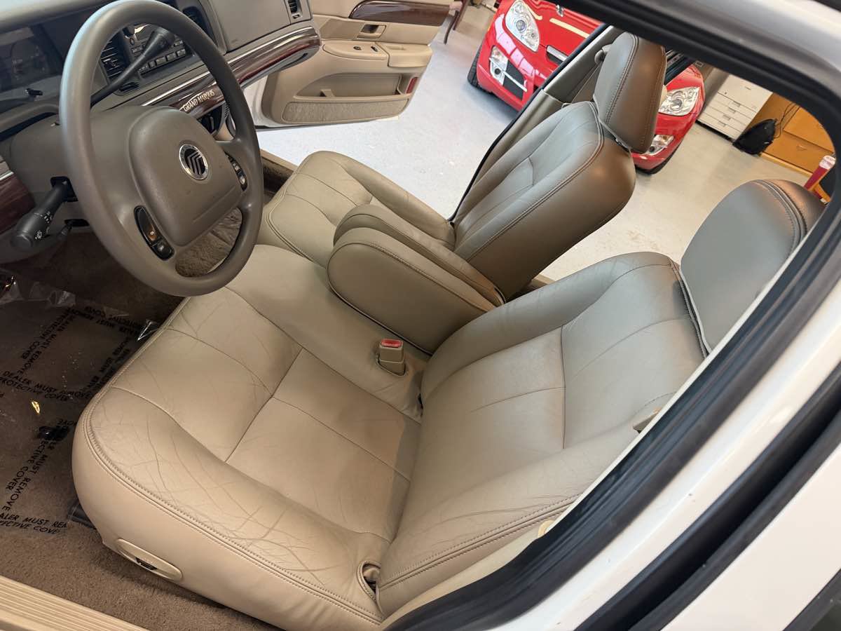 Used 2004 Mercury Grand Marquis GS RWD image 17