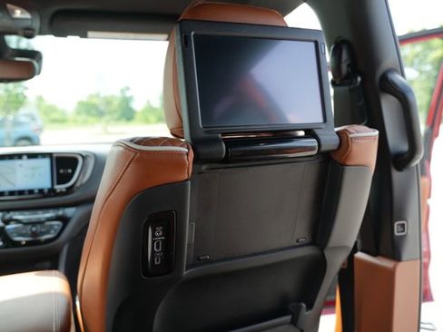 Used 2026 Chrysler Pacifica Pinnacle AWD/4WD image 23