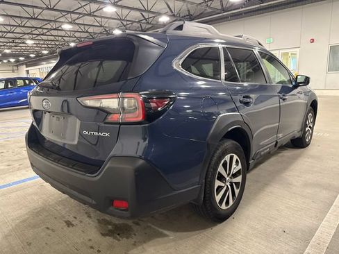 Used 2024 Subaru Outback Premium AWD/4WD image 2