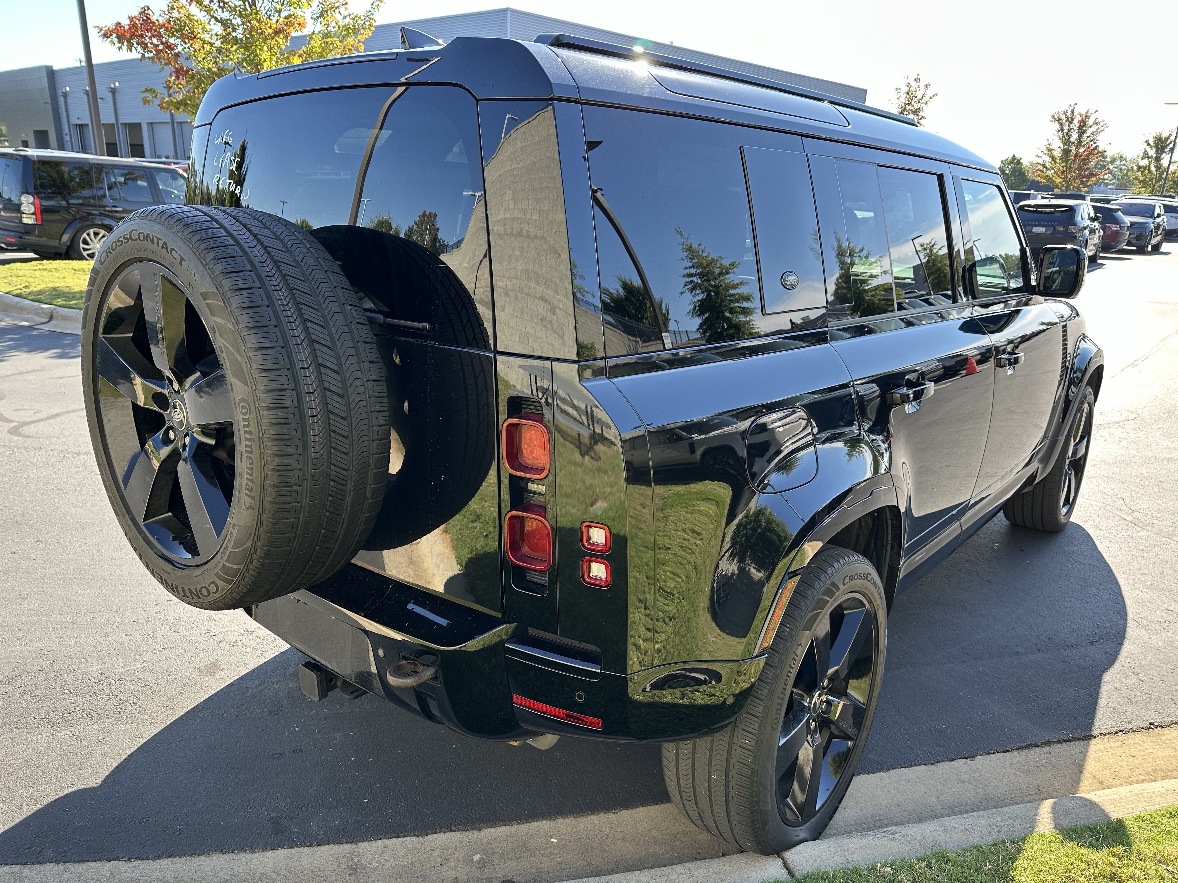 Used 2024 Land Rover Defender 110 X-Dynamic SE AWD/4WD image 7
