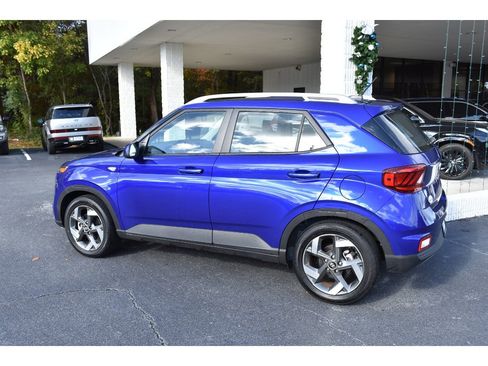Used 2023 Hyundai Venue SEL w/ Cargo Package image 2