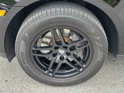 Certified 2018 Porsche Macan AWD/4WD image 12