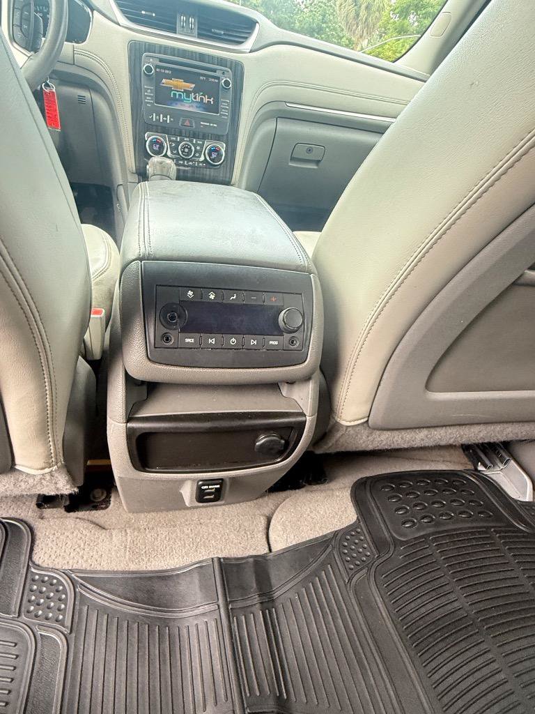 Used 2014 Chevrolet Traverse LT FWD image 6