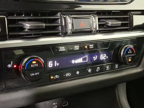 Used 2022 Nissan Pathfinder SV AWD/4WD image 18