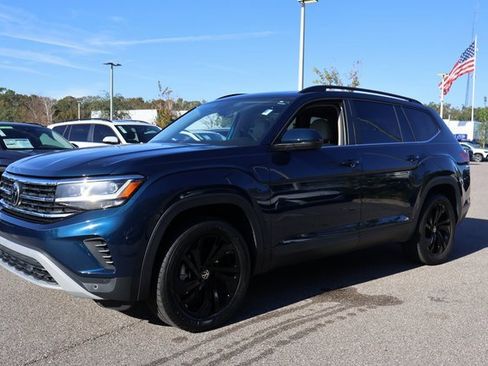 Certified 2022 Volkswagen Atlas SE image 3