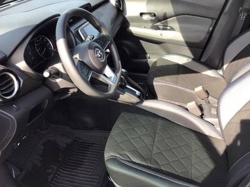Used 2018 Nissan Kicks SV image 19