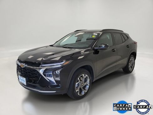 Used 2025 Chevrolet Trax LT w/ LT Convenience Package FWD image 1