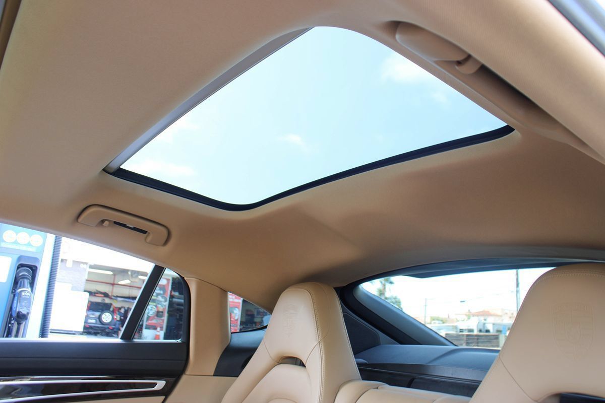 Used 2020 Porsche Panamera 4 E-Hybrid AWD/4WD image 37