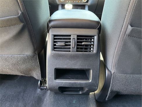 Used 2022 Mitsubishi Outlander ES image 32