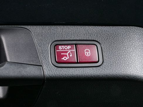 Used 2021 Mercedes-Benz GLB 250 4MATIC image 30