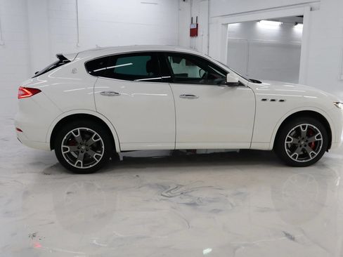 Used 2017 Maserati Levante S AWD/4WD image 9