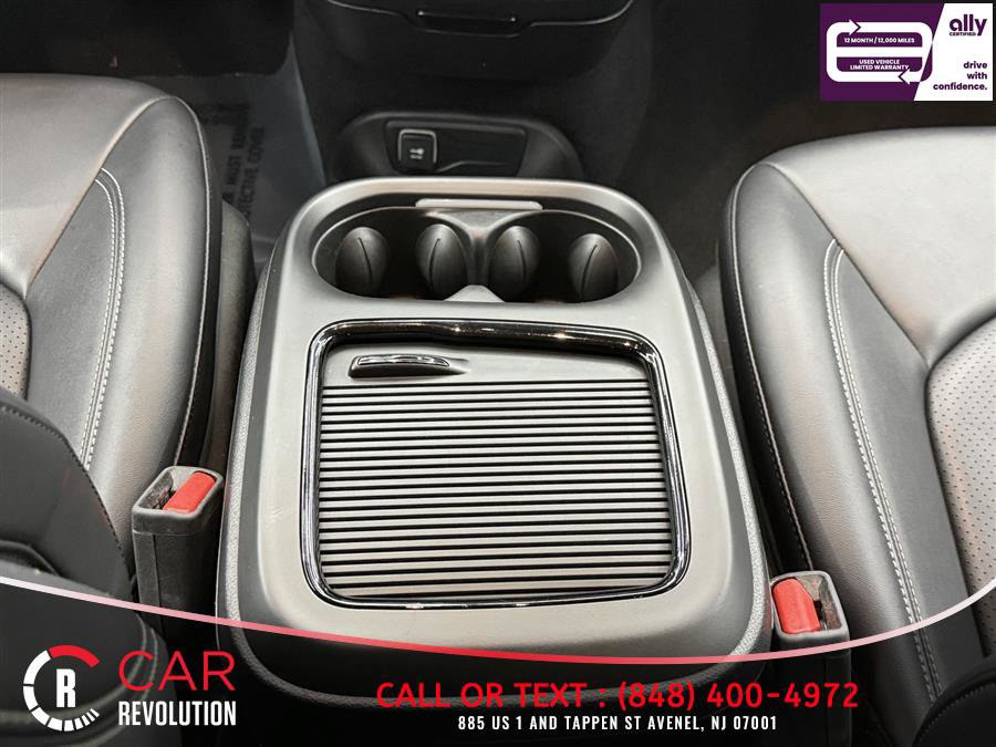 Used 2024 Chrysler Pacifica Limited FWD image 26