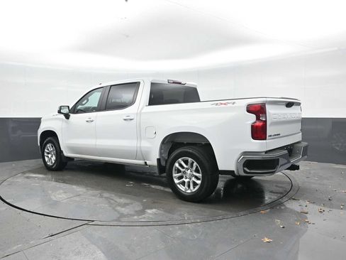 Used 2022 Chevrolet Silverado 1500 LT AWD/4WD image 2