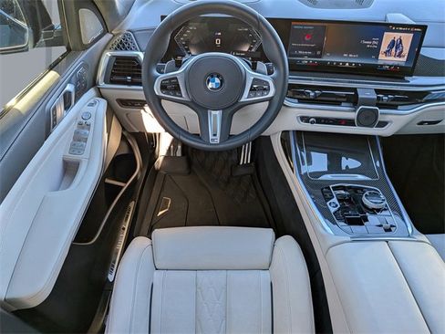 Used 2025 BMW X7 M60i w/ Executive Package image 19