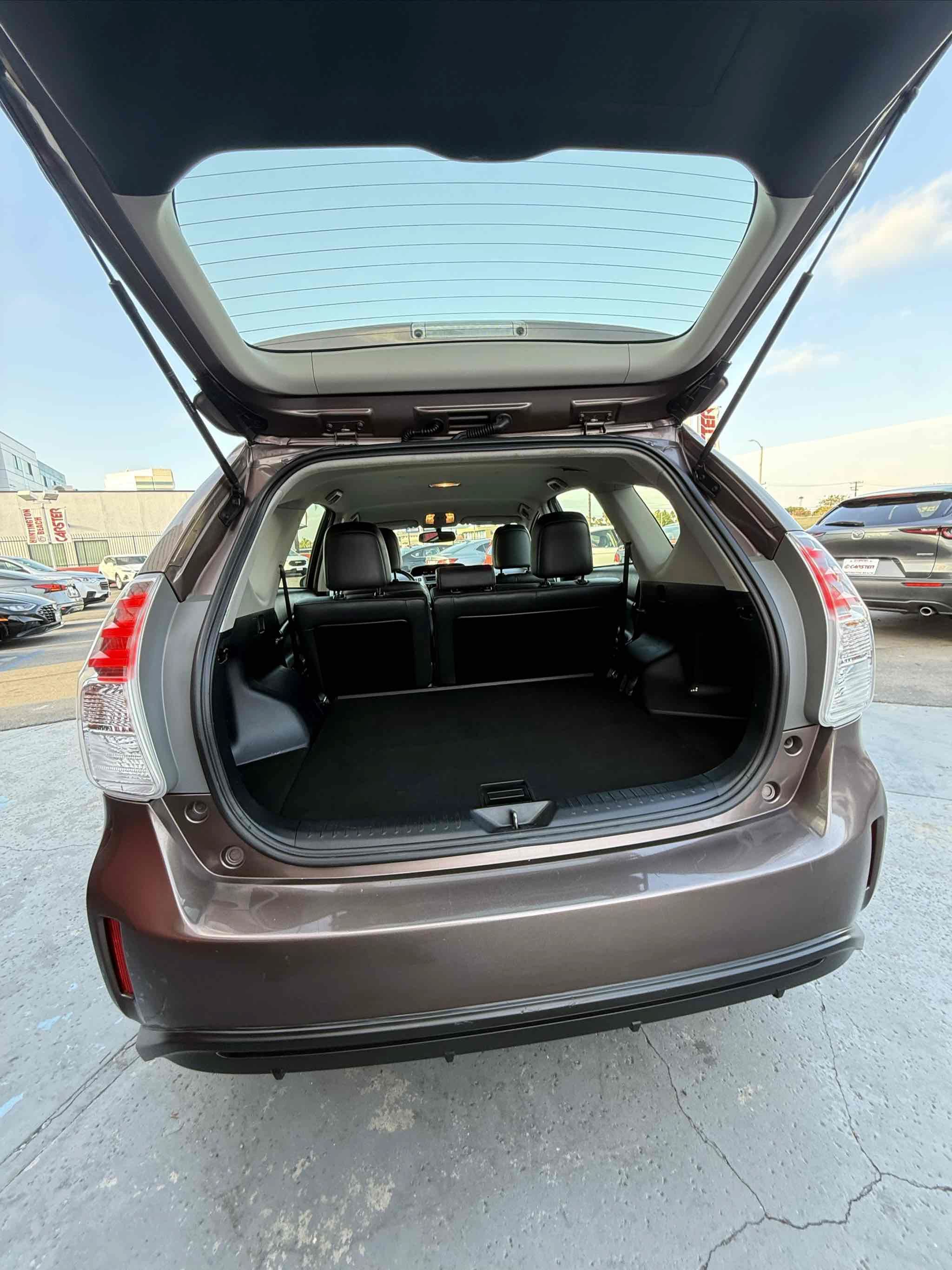 Used 2017 Toyota Prius V Four FWD image 72