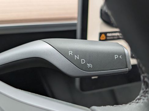 Used 2025 Tesla Model Y Long Range image 21