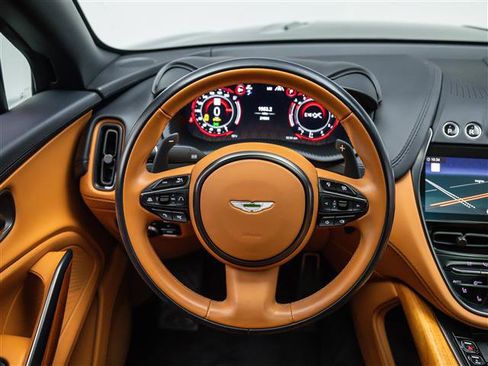 Used 2022 Aston Martin DBX image 19