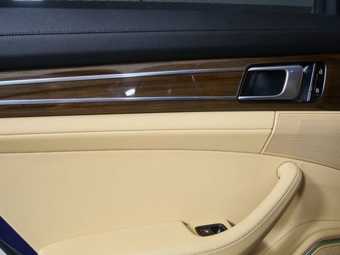 Used 2021 Porsche Panamera RWD image 14