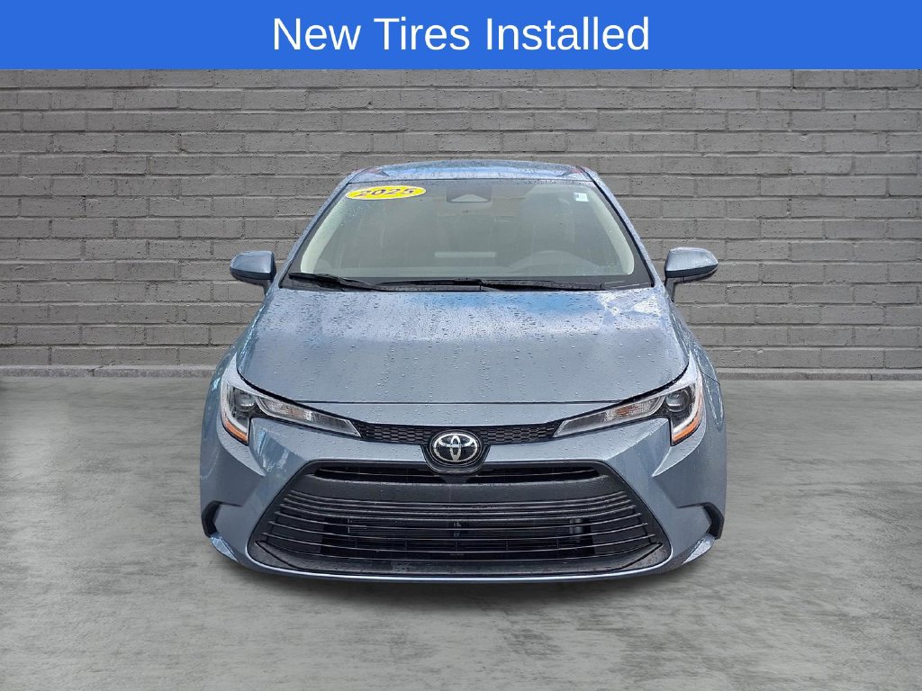 Used 2025 Toyota Corolla LE FWD image 2