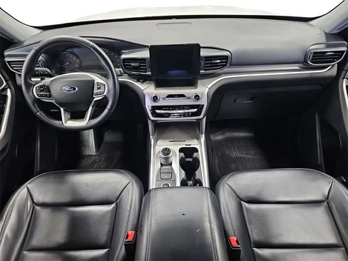Used 2021 Ford Explorer XLT w/ Equipment Group 202A image 9