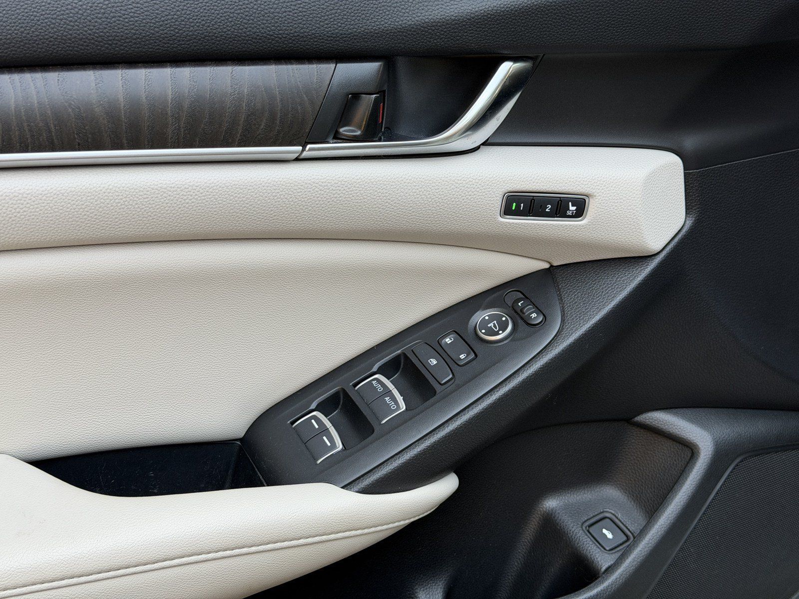 Used 2021 Honda Accord EX-L image 11