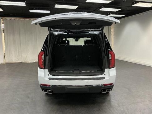 New 2026 GMC Yukon Denali Ultimate w/ LPO, Floor Liner Package AWD/4WD image 30