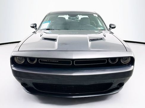 Used 2016 Dodge Challenger SXT w/ Driver Convenience Group RWD image 2