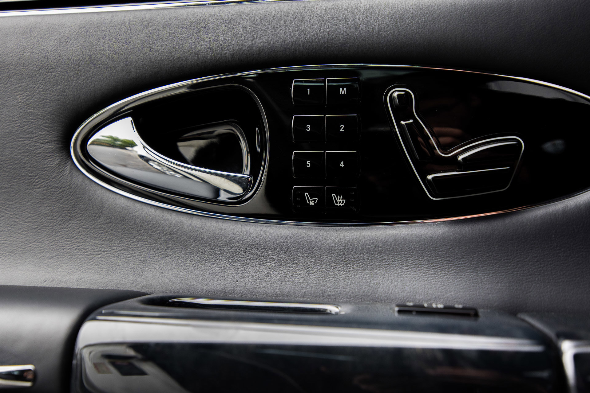 Used 2008 Maybach 57 S RWD image 13
