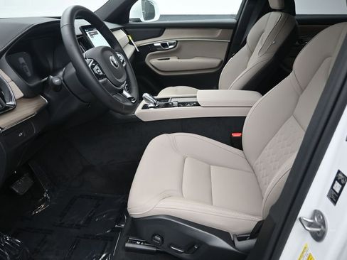 New 2026 Volvo XC90 B6 Plus w/ Protection Package Premier AWD/4WD image 11