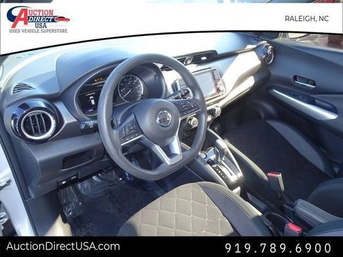 Used 2020 Nissan Kicks SV image 19