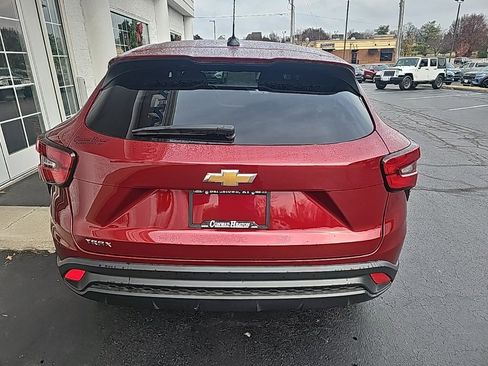 Used 2025 Chevrolet Trax LS image 5