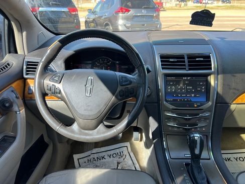 Used 2012 Lincoln MKX FWD image 16