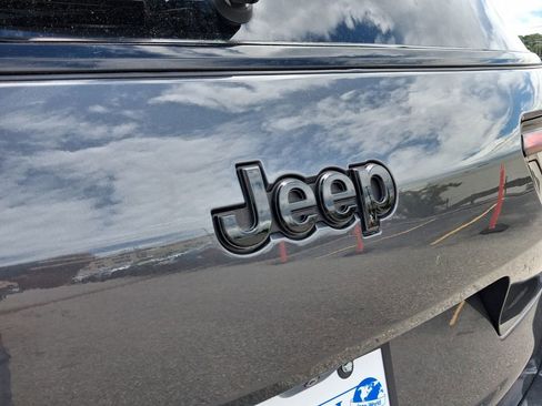 Used 2023 Jeep Grand Cherokee L Laredo AWD/4WD image 6