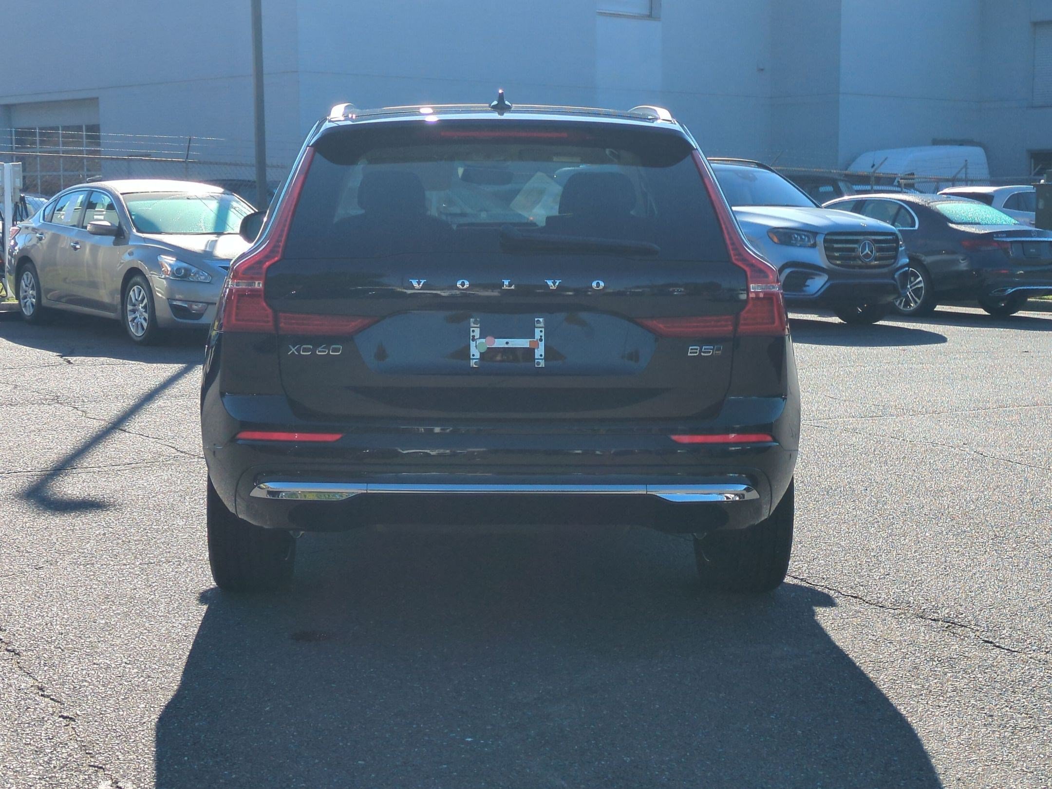 Used 2022 Volvo XC60 B5 Inscription w/ Advanced Package AWD/4WD image 4