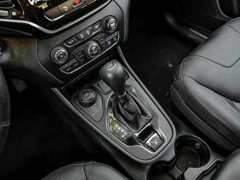 Used 2020 Jeep Cherokee Limited image 32