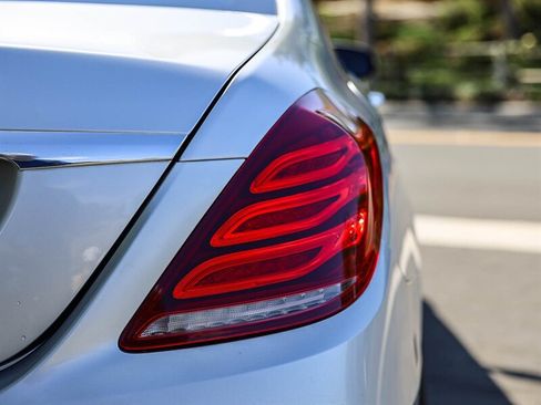 Used 2016 Mercedes-Benz S 550 Sedan image 16