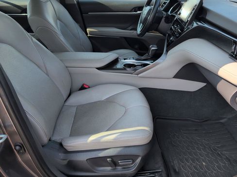 Used 2023 Toyota Camry XLE FWD image 38