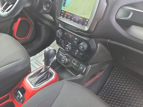 Used 2022 Jeep Renegade Trailhawk AWD/4WD image 34