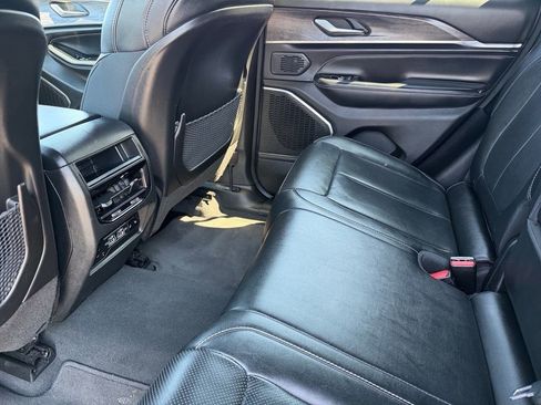 Used 2023 Jeep Grand Cherokee Overland image 15