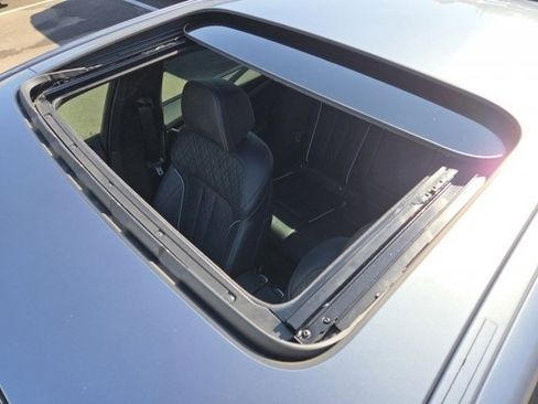 Used 2018 BMW M550i xDrive image 9