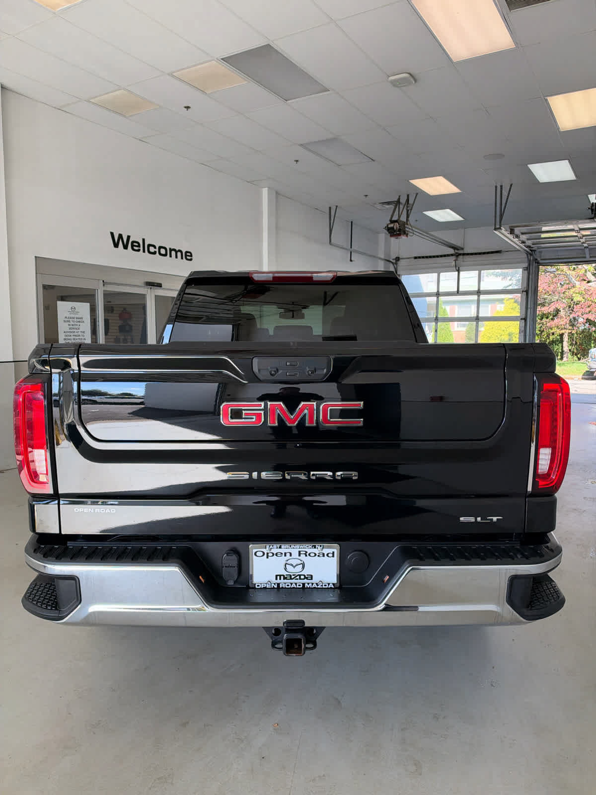 Used 2025 GMC Sierra 1500 SLT AWD/4WD image 4