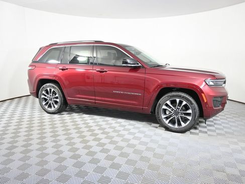 Used 2023 Jeep Grand Cherokee Overland w/ Advanced Protech Group III AWD/4WD image 8