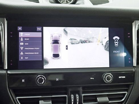 Used 2025 Porsche Macan image 19