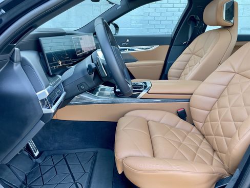 Used 2025 BMW 740i xDrive AWD/4WD image 14