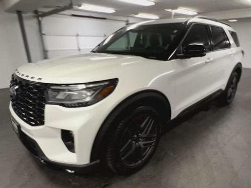 Used 2025 Ford Explorer ST AWD/4WD image 4
